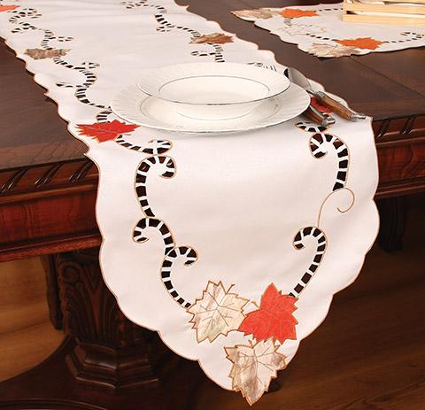 Load image into Gallery viewer, XD46211 Scrolling Leaf Table Runner 15&quot;x54&quot;
